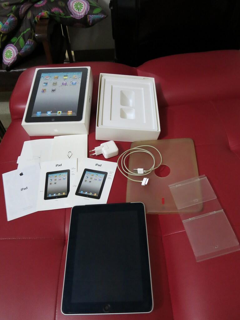 Jual iPad 1 3G+WiFi...mulusss, terawat, masih komplit!!