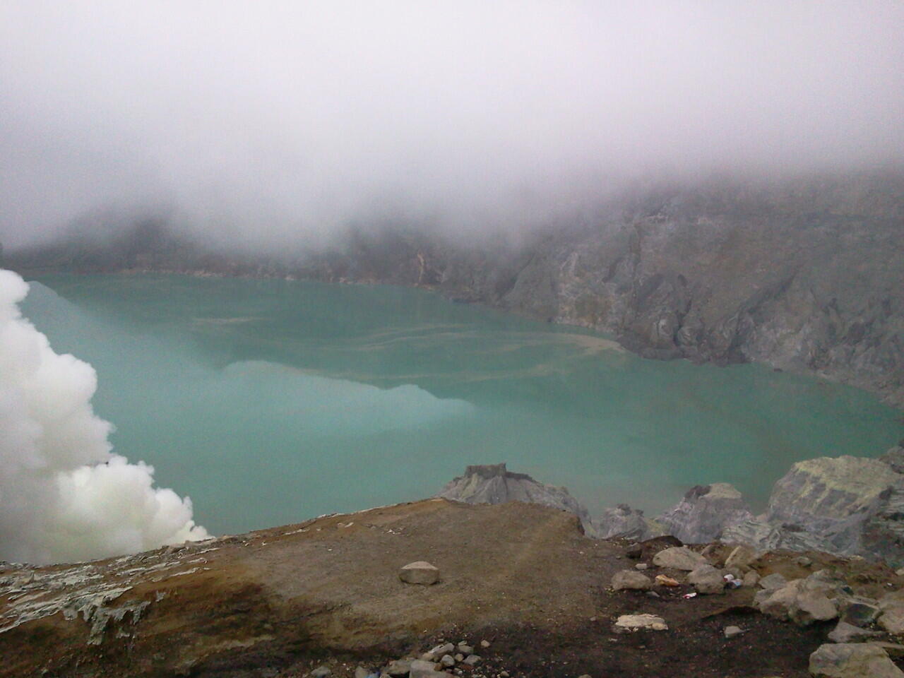 Kawah Ijen >Pesona keindahan alam kegigihan penambang belerang