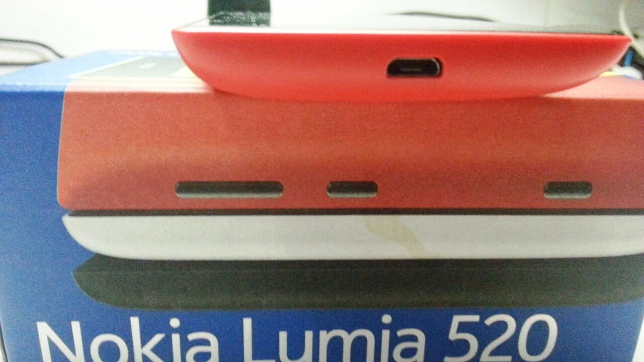 JUAL NOKIA LUMIA 520 LENGKAP MASIH GARANSI