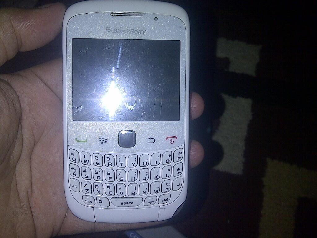 blackberry jupiter 9330