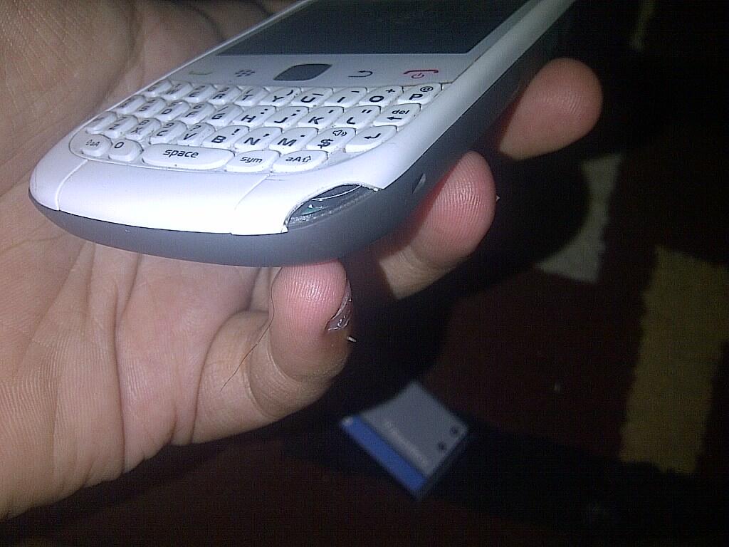 blackberry jupiter 9330