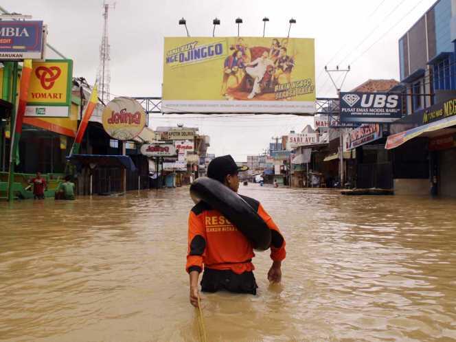 &#91;berita foto&#93; Banjir Tenggelamkan Jalur Pantura