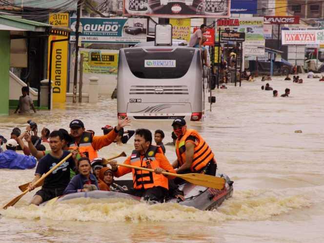 &#91;berita foto&#93; Banjir Tenggelamkan Jalur Pantura