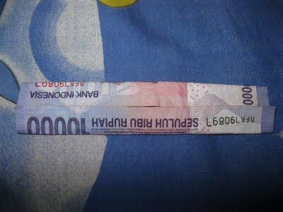 Keganjilan Yang Ada Di Dalam Uang 10.000 Rupiah