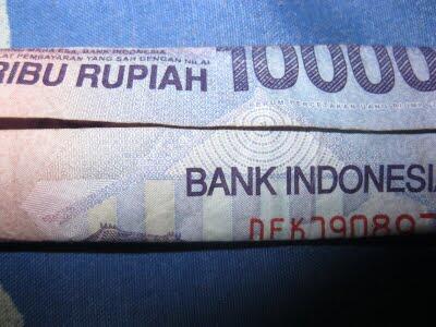 Keganjilan Yang Ada Di Dalam Uang 10.000 Rupiah