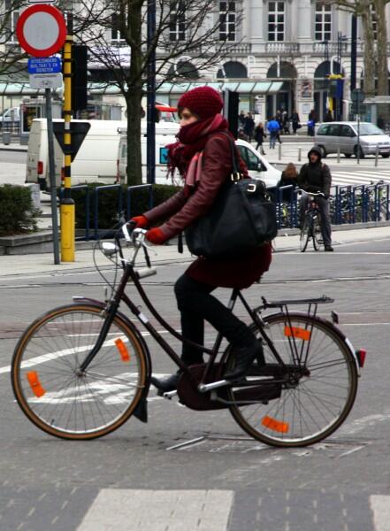 Goweser Cewek di Eropa, Musim Dingin Tetap Cycling Everywhere