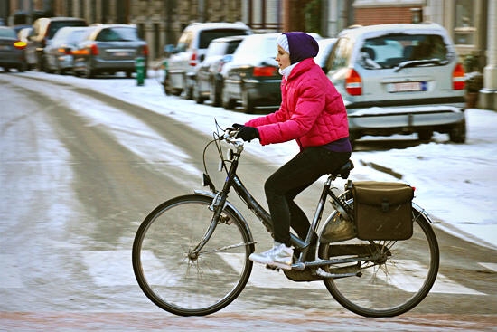 Goweser Cewek di Eropa, Musim Dingin Tetap Cycling Everywhere