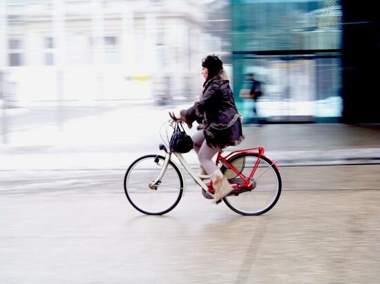 Goweser Cewek di Eropa, Musim Dingin Tetap Cycling Everywhere