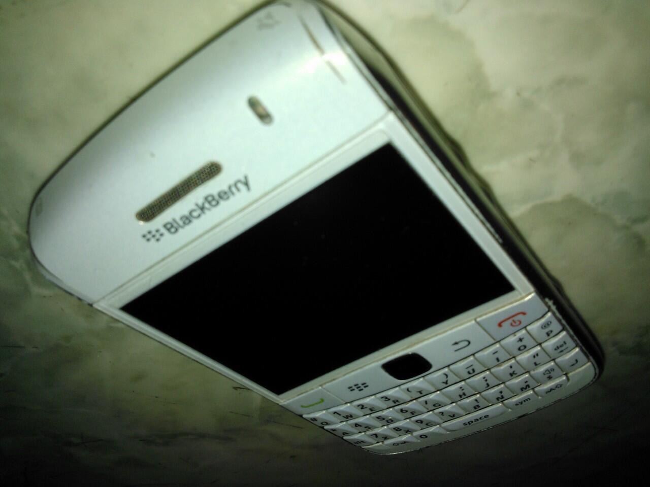 Blackberry bold 9780 white a.k.a onyx 2 ex grs TAM