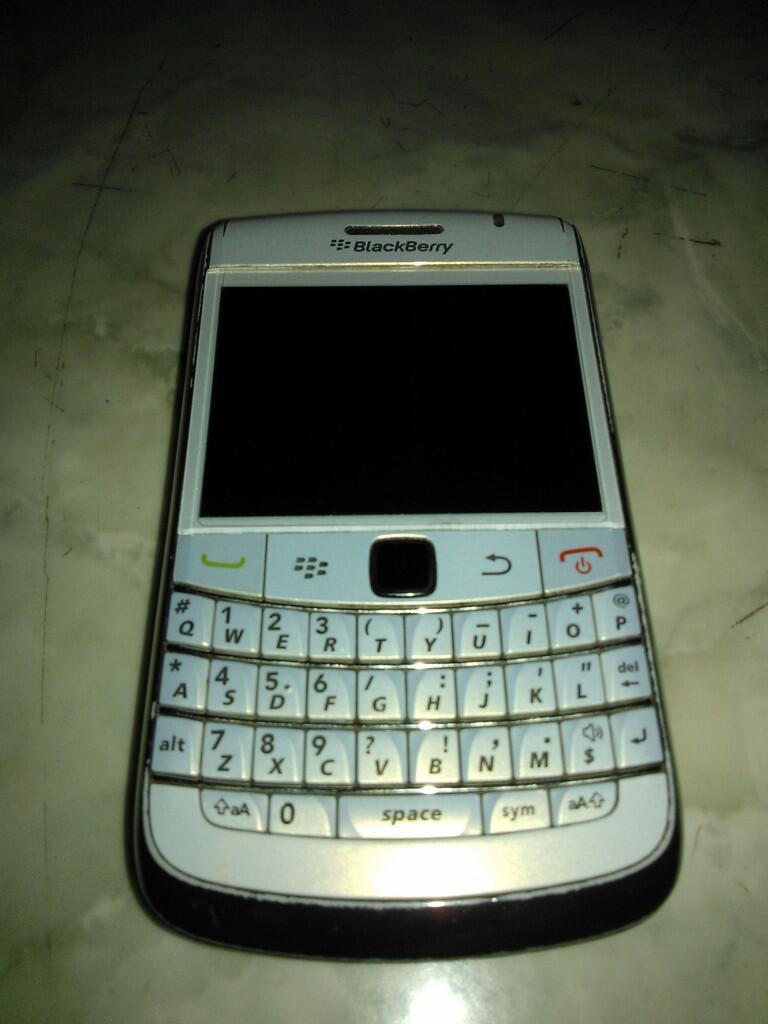 Blackberry bold 9780 white a.k.a onyx 2 ex grs TAM