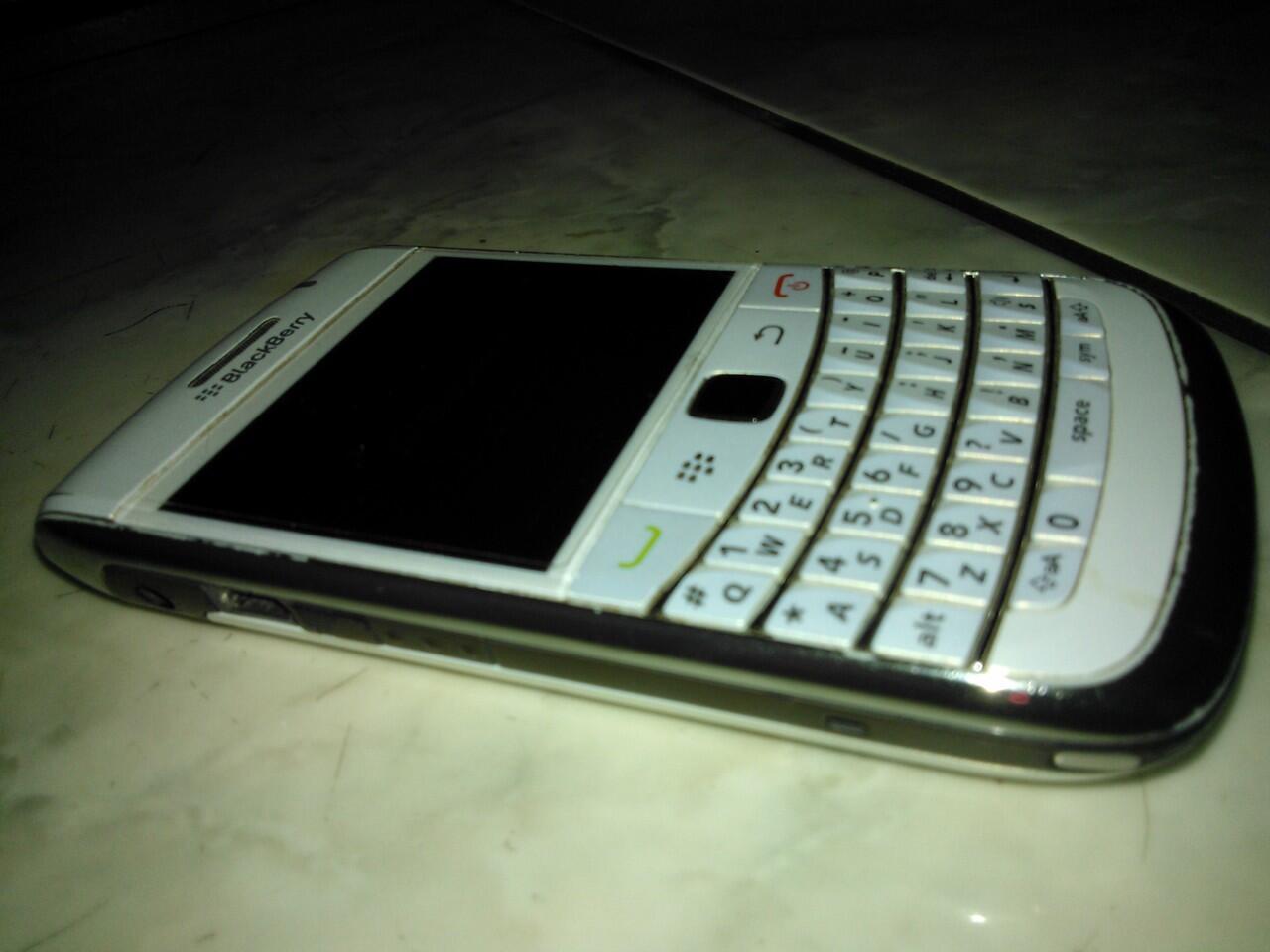 Blackberry bold 9780 white a.k.a onyx 2 ex grs TAM