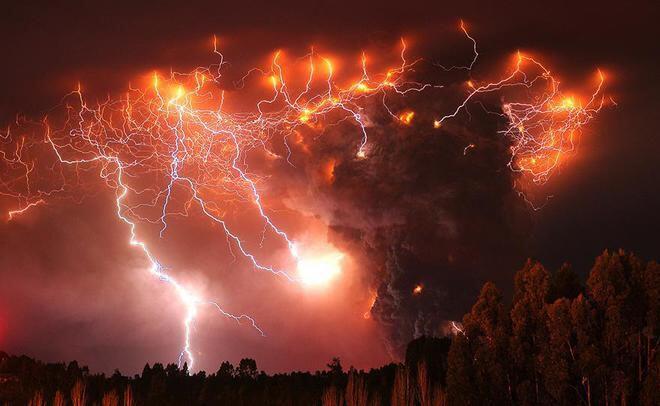 Seram Namun Keren, Detik-Detik Saat Gunung Meletus! 