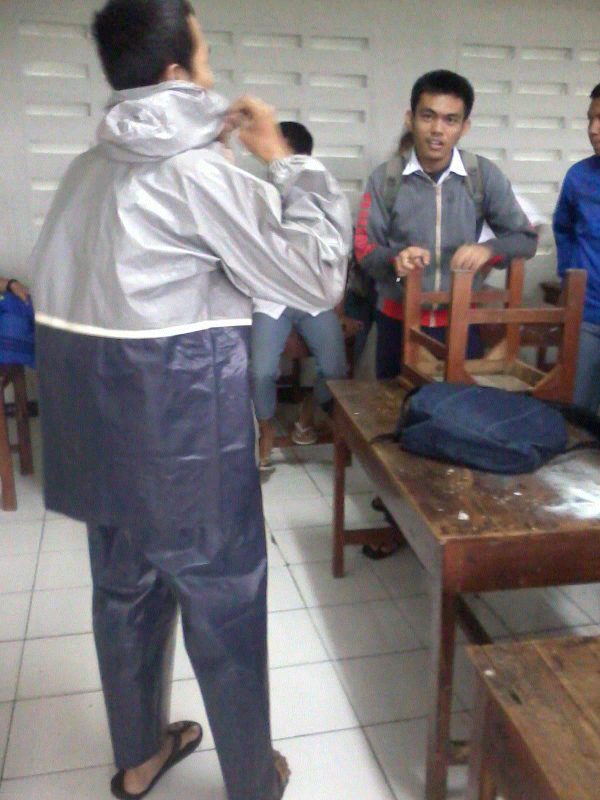 suasana di kelas ane pas ujan deressss..