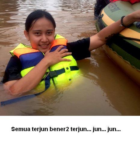 &#91;MENGHARUKAN&#93; Menyelamatkan Hewan Dari Bencana Banjir Jakarta