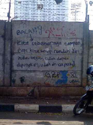 Gan,pernah lihat orang CURHAT ama tembok?kalo belm masuk sini gih!!!