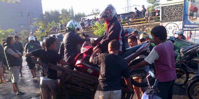 4 Orang Ini Tega Cari Keuntungan Saat Musibah Banjir