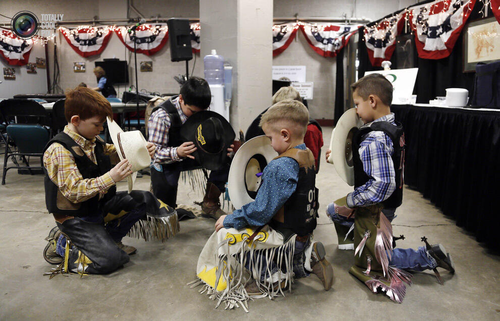 Aksi para coboy junior dalam, &quot; The 108th National Western stock di Denver !