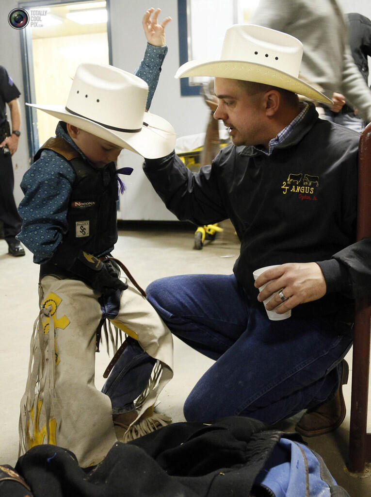 Aksi para coboy junior dalam, &quot; The 108th National Western stock di Denver !