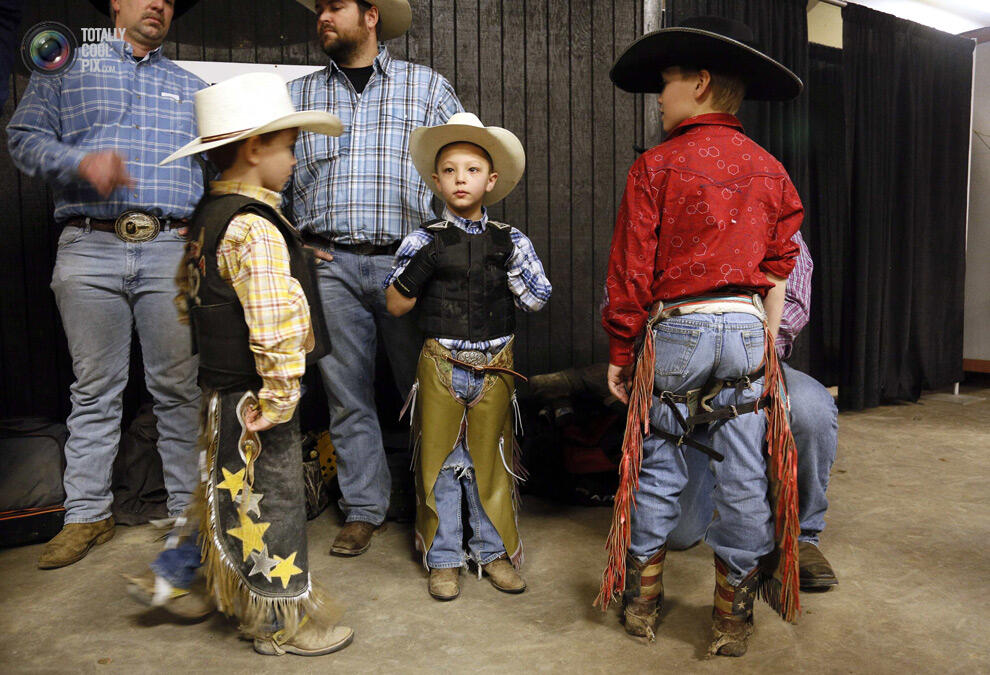 Aksi para coboy junior dalam, &quot; The 108th National Western stock di Denver !