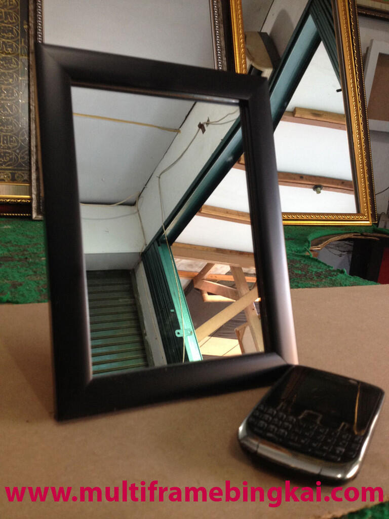 Terjual Kaca  Cermin  Rias Bingkai frame pigura minimalis 42 
