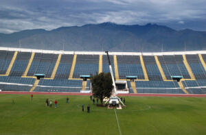 Pohon Ditengah Lapangan Bola Yang Tidak Boleh DItebang 