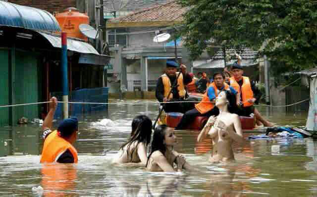 kalo kayak gini ane juga mau gan jadi relawan evakuasi banjir