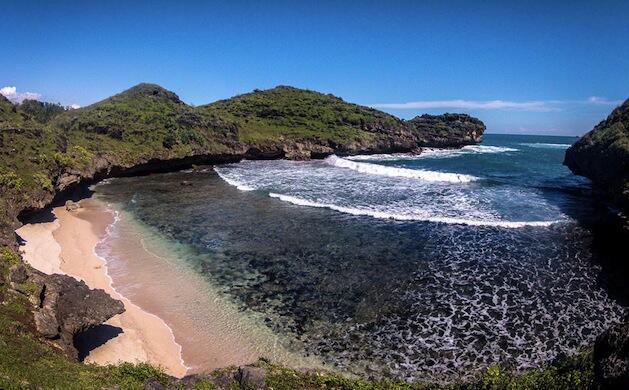 Menjelajahi 5 pantai indah di Pantai Selatan