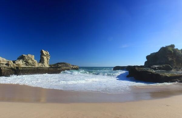 Menjelajahi 5 pantai indah di Pantai Selatan