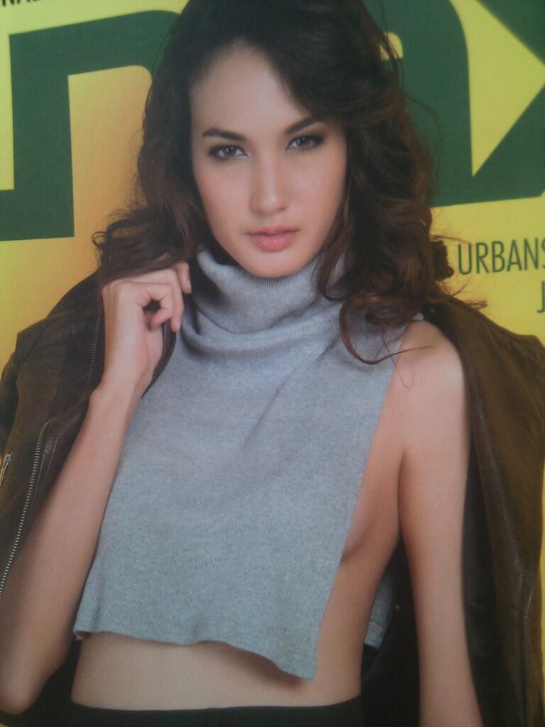 Nadine Chandrawinata Gak Pake &quot;BH/Bra&quot; Gan !!