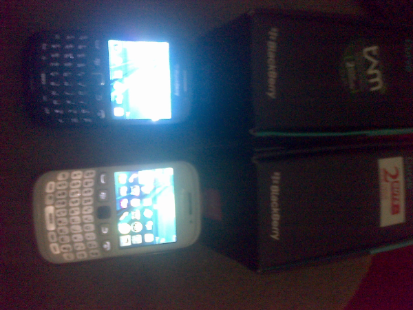 Jual Cepat Butuh Uang hari ini Blackberry Amstrong 9320 & Davis 9220 fullset Bandung