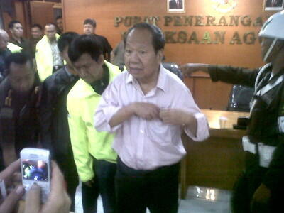 (Buron BLBI Masuk Kandang) Adrian Kiki Sudah Diekstradisi ke Indonesia