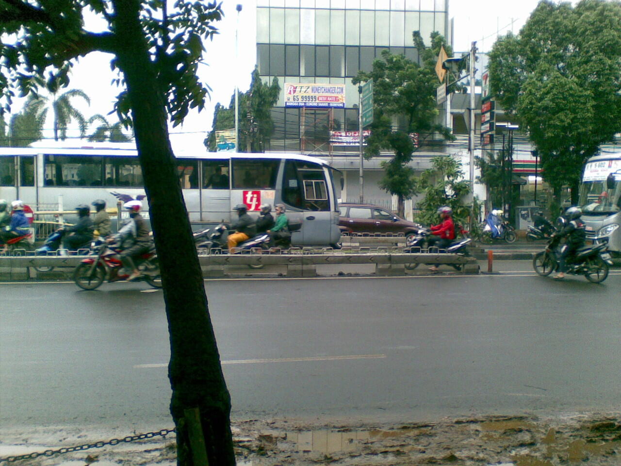 Jalur Busway, Kesempatan dalam kesempitan 
