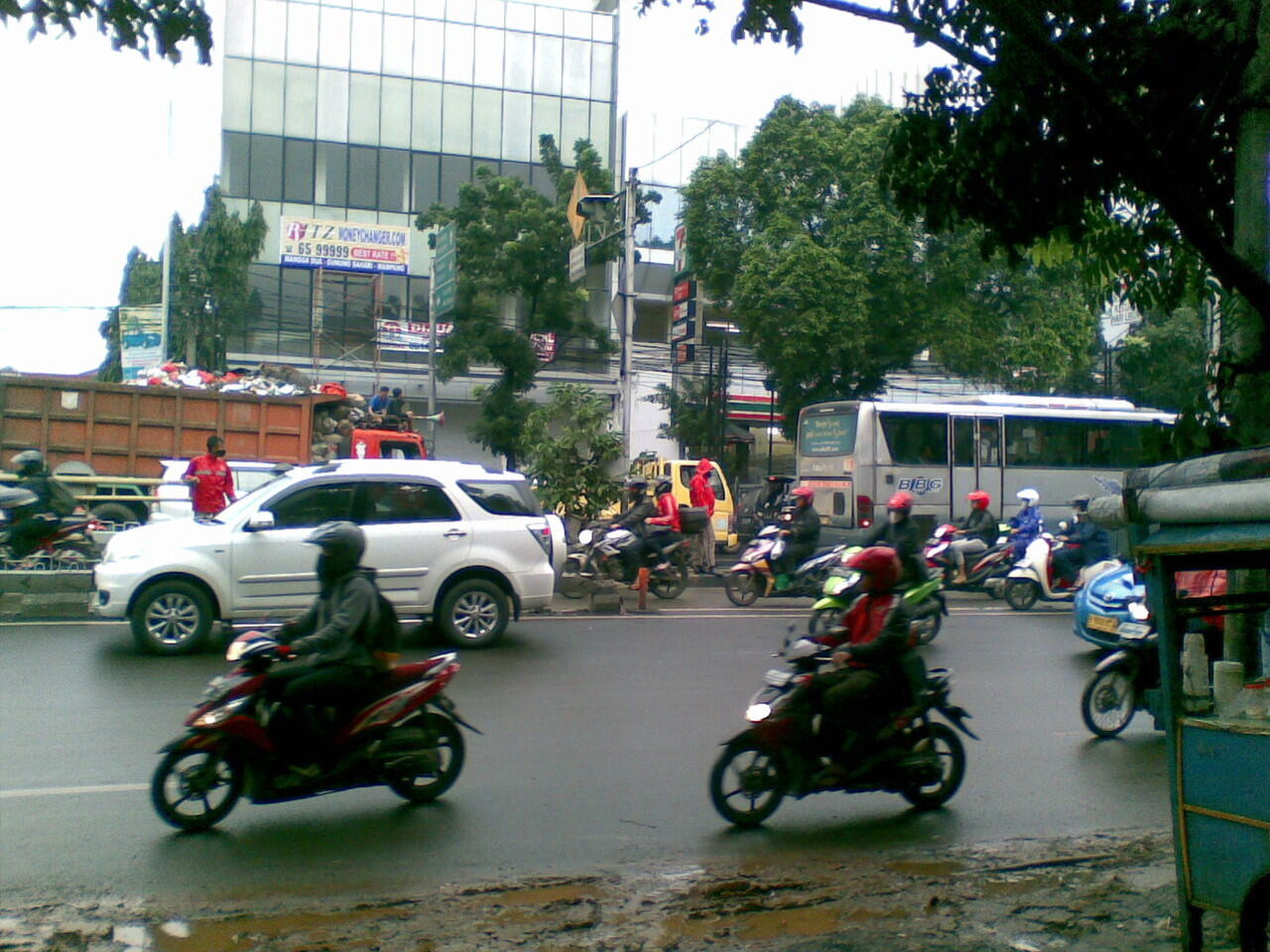 Jalur Busway, Kesempatan dalam kesempitan 