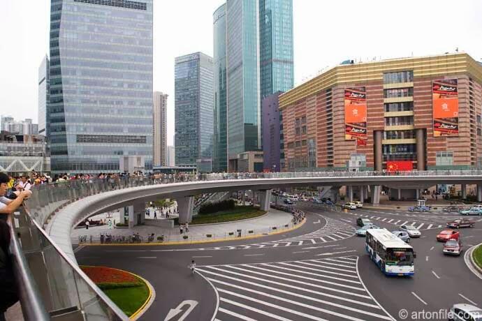 Kerennya Jembatan Penyeberangan Melingkar ini 