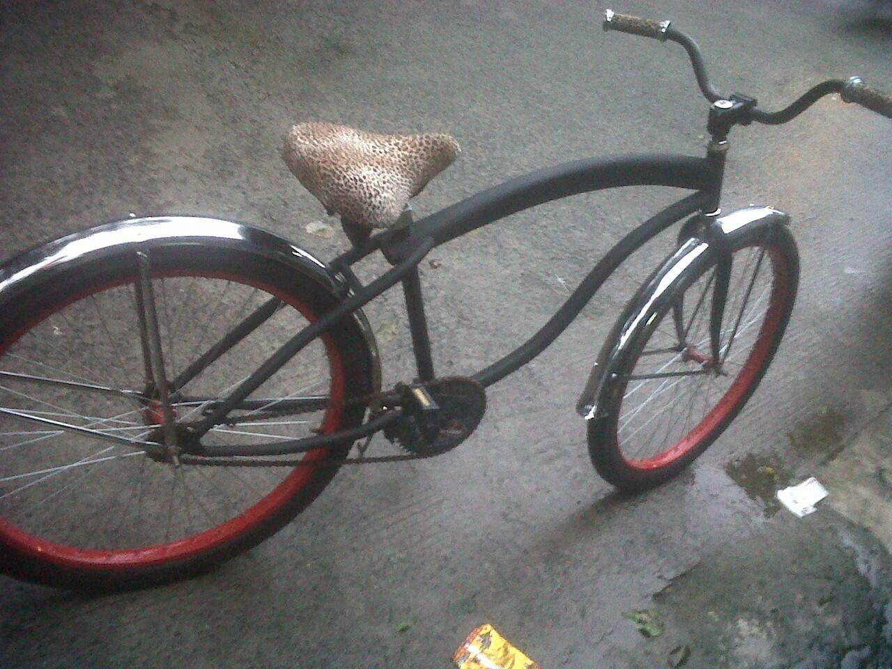 Terjual SEPEDA  LOWRIDER CRUISER  26 HAMPIR JADI KASKUS