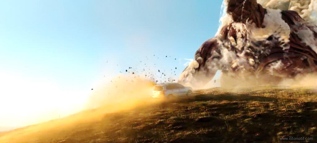 Live Action Attack On Titan dalam Iklan Subaru