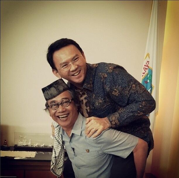 Ketika Ahok Gendong Mas Butet, Mas Butet Gendong Ahok