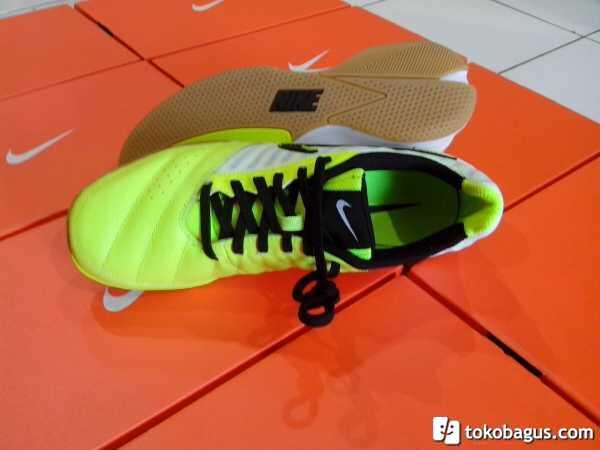 JUAL SEPATU FUTSAL NIKE 100% ORI,MURAH DAN FRESH
