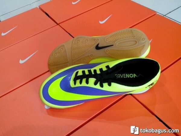 JUAL SEPATU FUTSAL NIKE 100% ORI,MURAH DAN FRESH