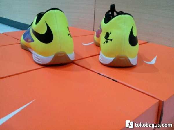 JUAL SEPATU FUTSAL NIKE 100% ORI,MURAH DAN FRESH