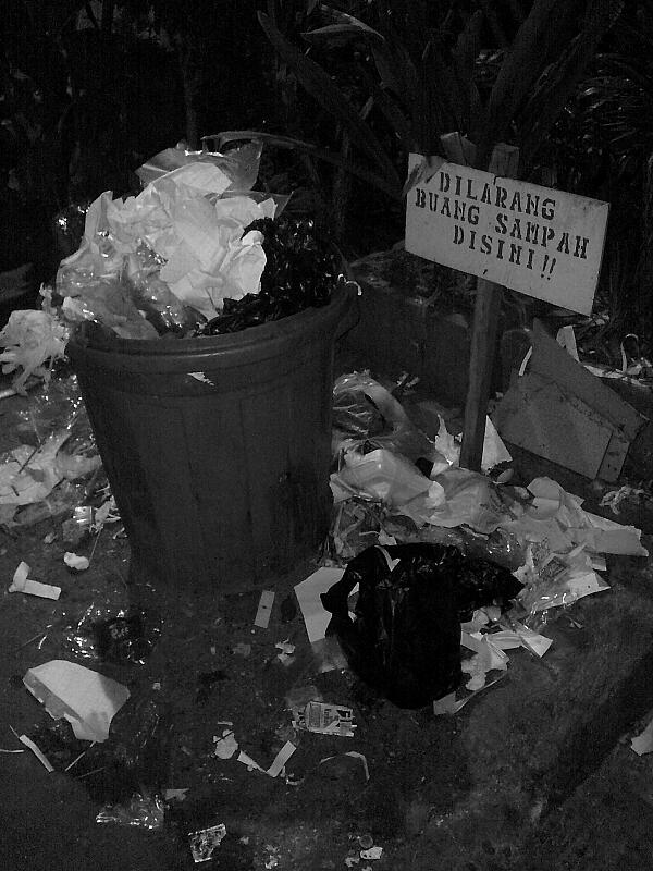 Jangan larang orang buang sampah pada tempatnya! Biarin aja banjir! &#91;Renungan&#93;