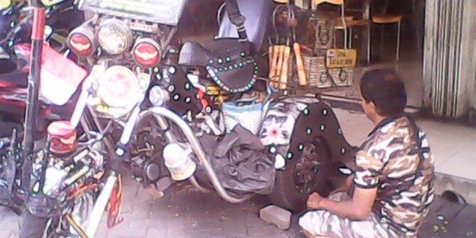 Pria Lumpuh & Tak Bisa Bicara Ini Jual Perkakas,Bisa Beli Harley