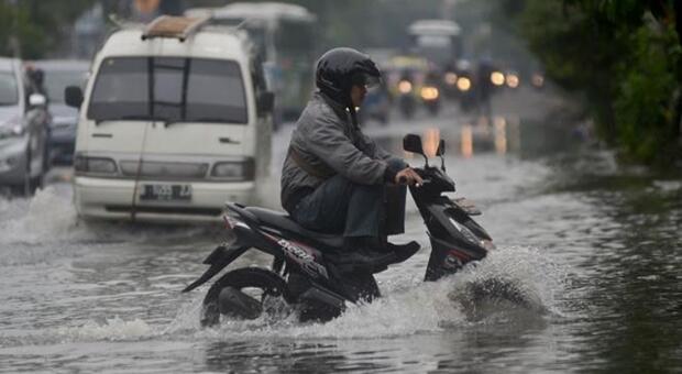 5 Tips Agar Sepeda Motor Tidak Mogok Saat Melewati Banjir