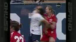 ternyata sepak bola wanita lebih sadis dari pada sepak bola pria