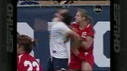 ternyata sepak bola wanita lebih sadis dari pada sepak bola pria