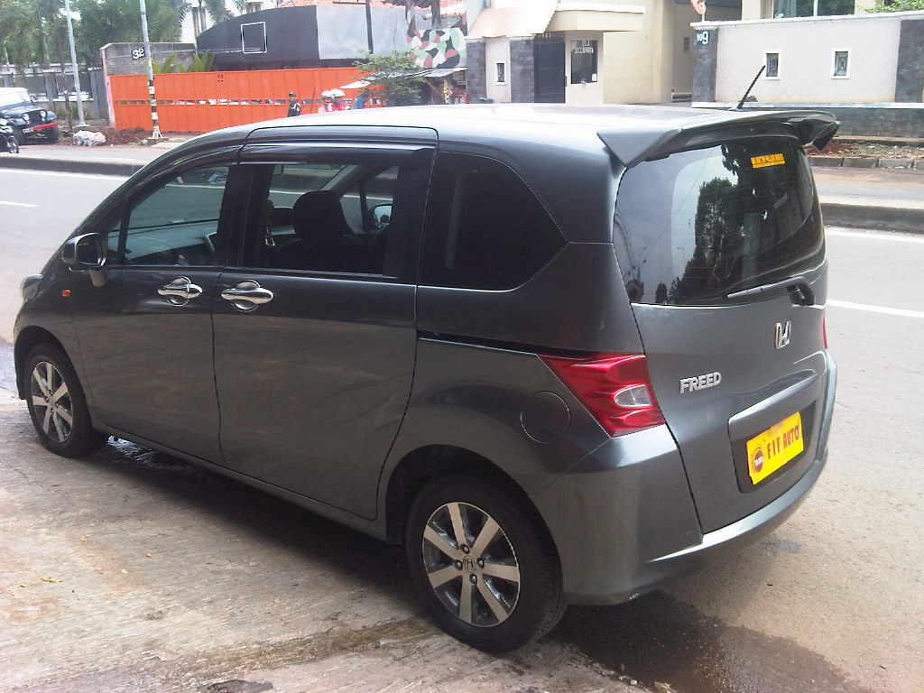 HONDA FREED SD AT 2010 ABU METALIK