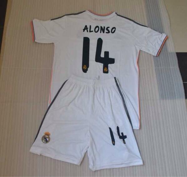 Terjual WTS lengkap, jersey+celana+kaoskaki grade ori gan