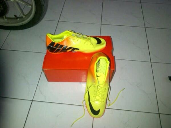 WTS lengkap, jersey+celana+kaoskaki grade ori gan. Ada separu futsal juga !!