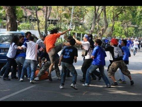 PAGI MENJELANG SIANG NGOMONGIN ANTARA SUPORTER INDONESIA!!