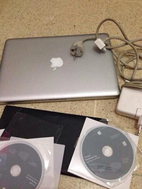 Jual cepat!! MACBOOK PRO 13 INCH muraaaah!!